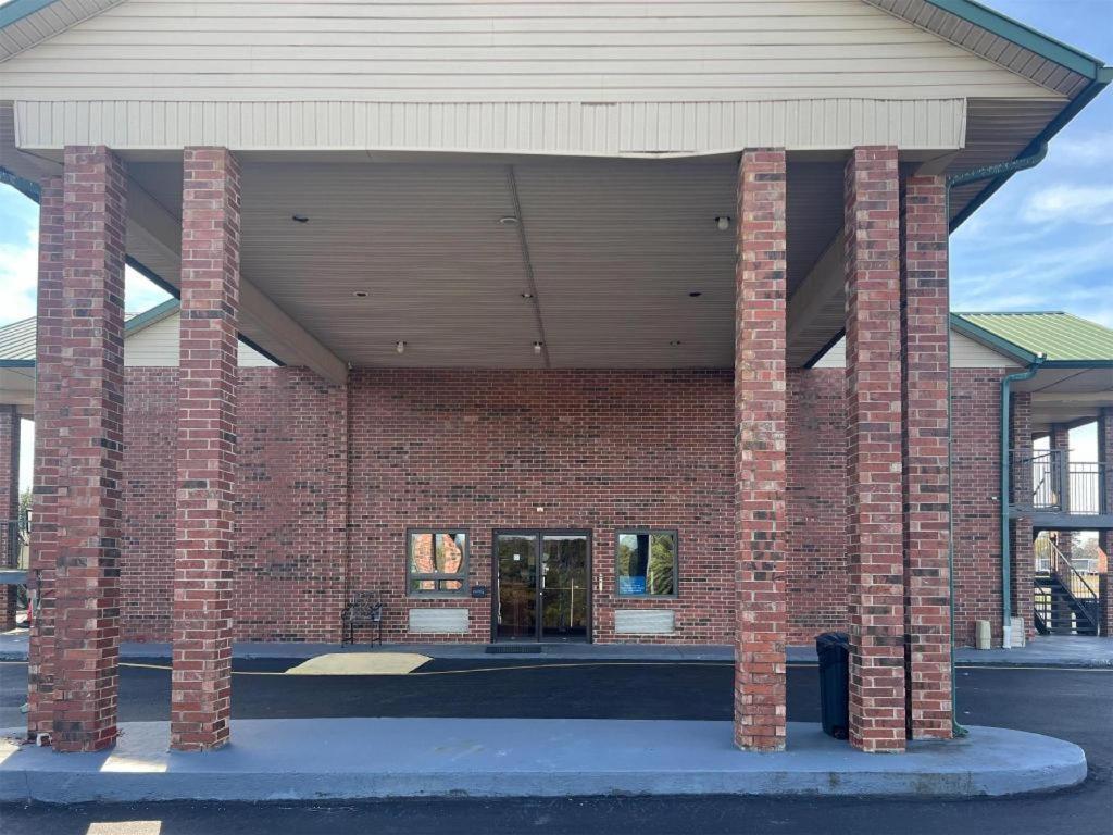 Ozark Hotel Exterior foto